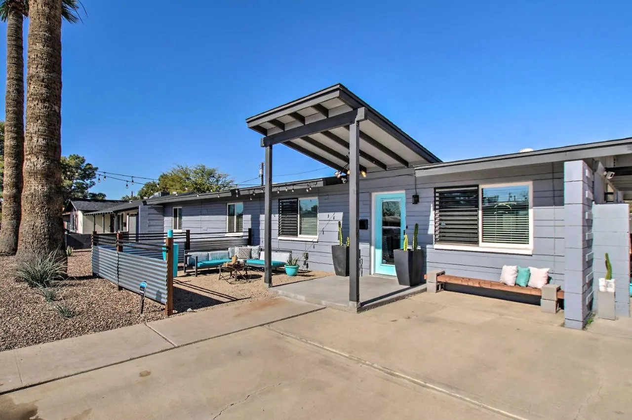 Charming Phoenix Home With Patio About 3 Miles To Dtwn! 0*,