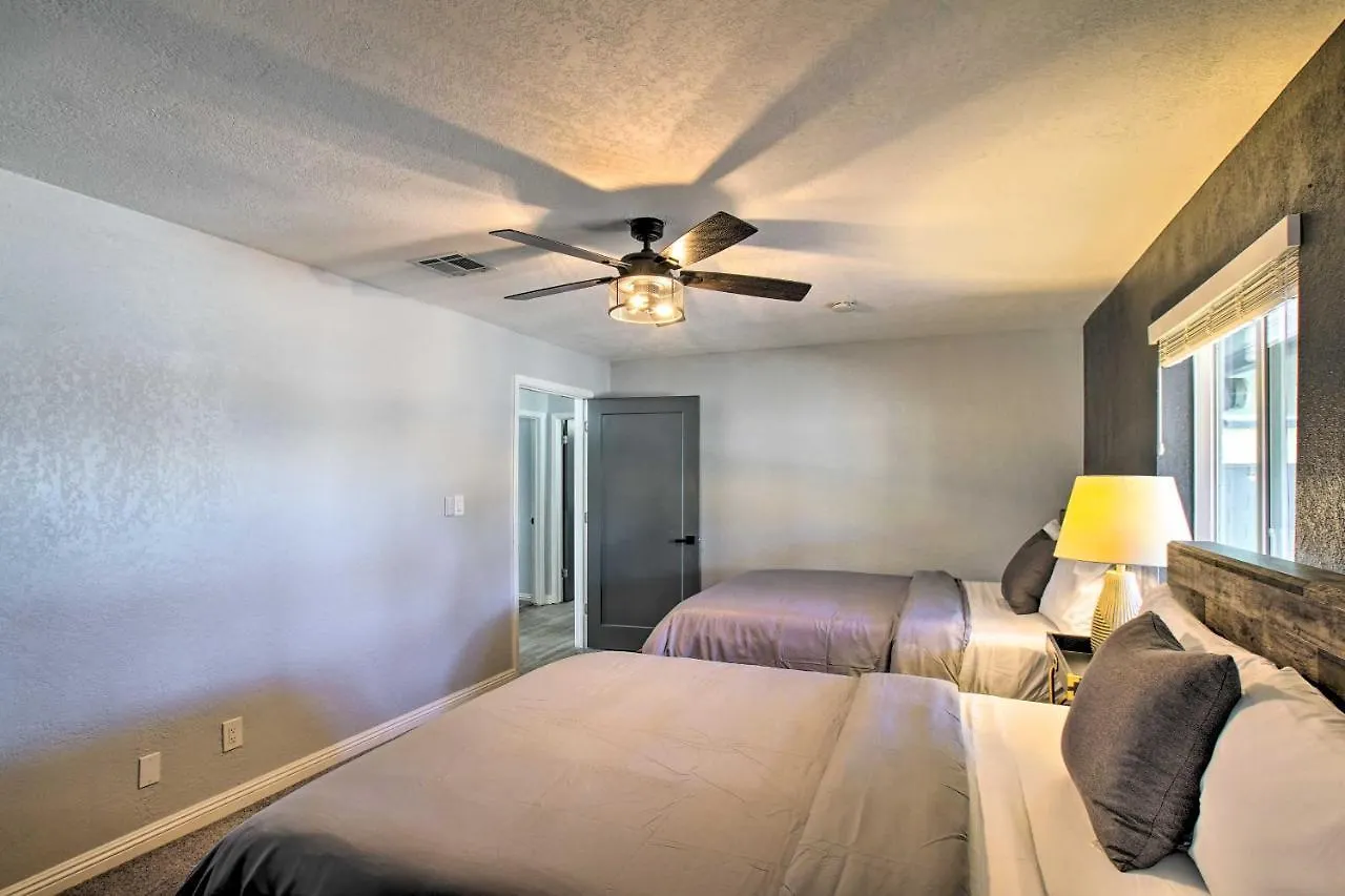 Charming Phoenix Home With Patio About 3 Miles To Dtwn!