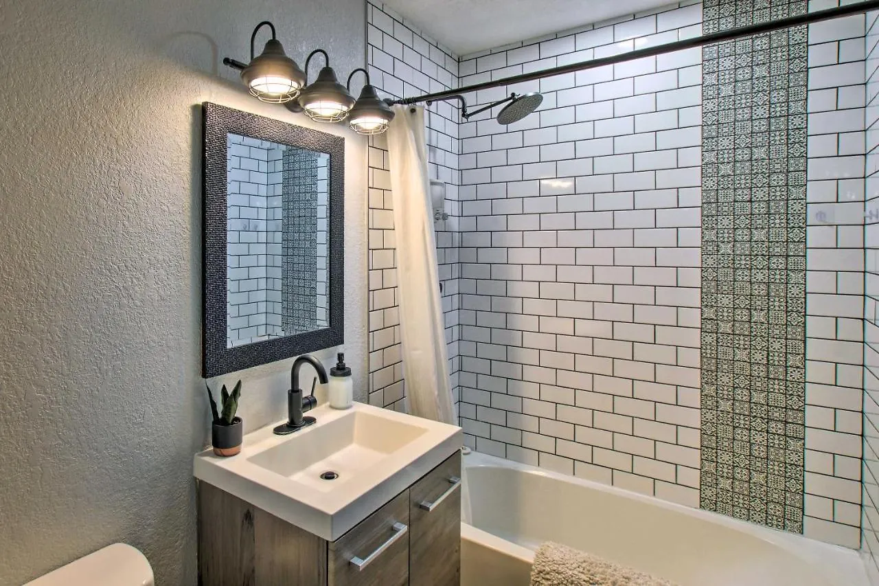 Charming Phoenix Home With Patio About 3 Miles To Dtwn! 度假居
