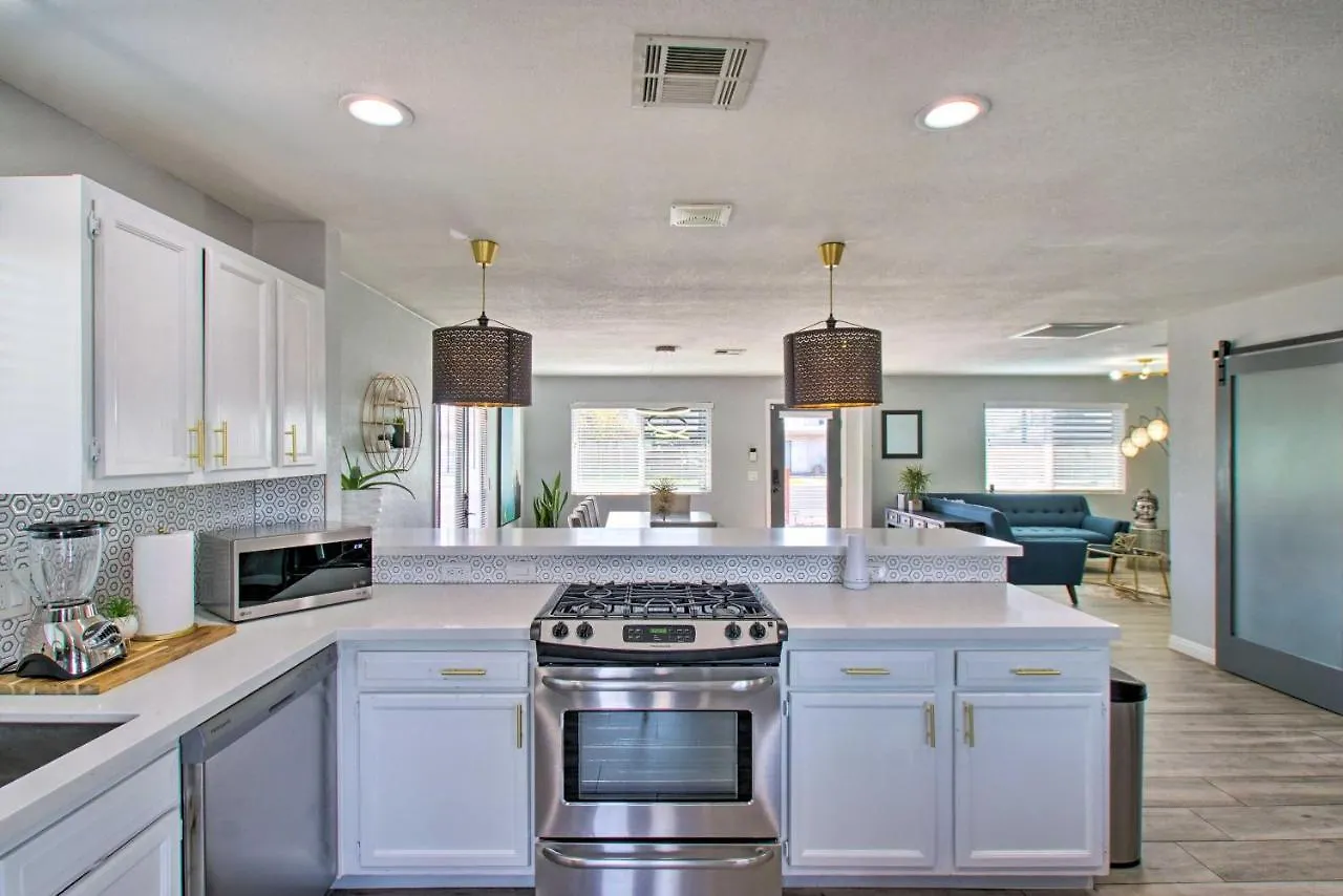 Charming Phoenix Home With Patio About 3 Miles To Dtwn! United States