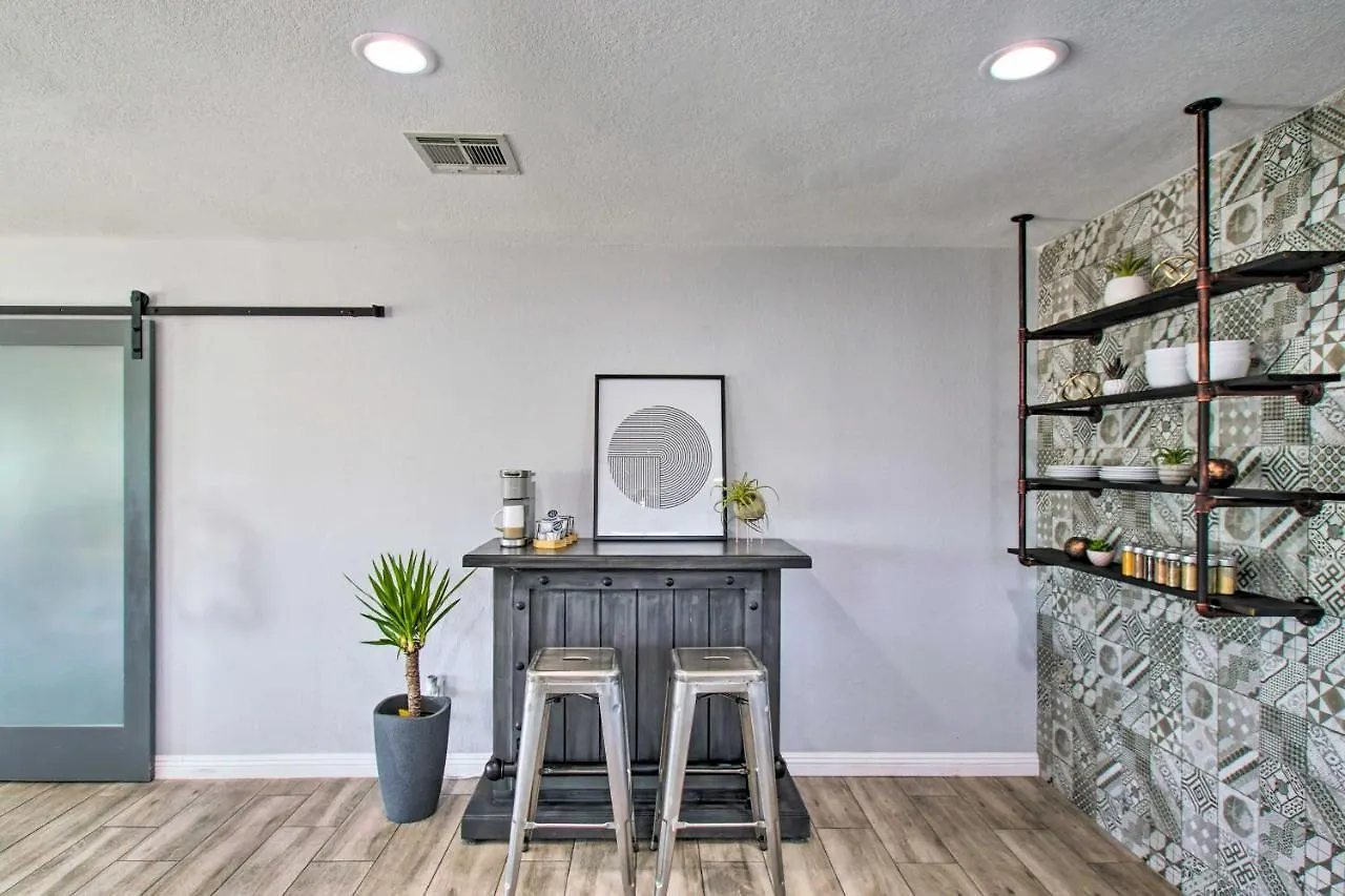 Charming Phoenix Home With Patio About 3 Miles To Dtwn! 0*,