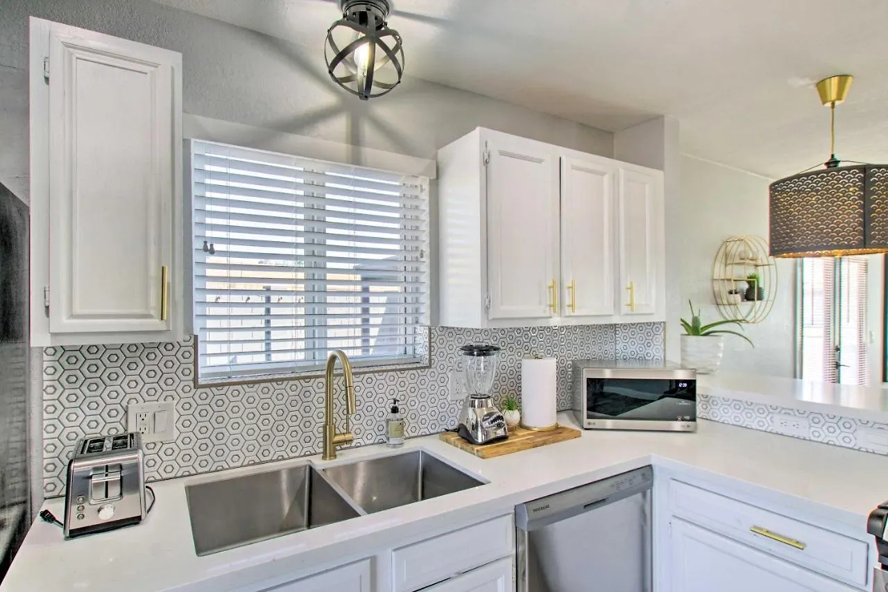 Charming Phoenix Home With Patio About 3 Miles To Dtwn! 0*,  United States
