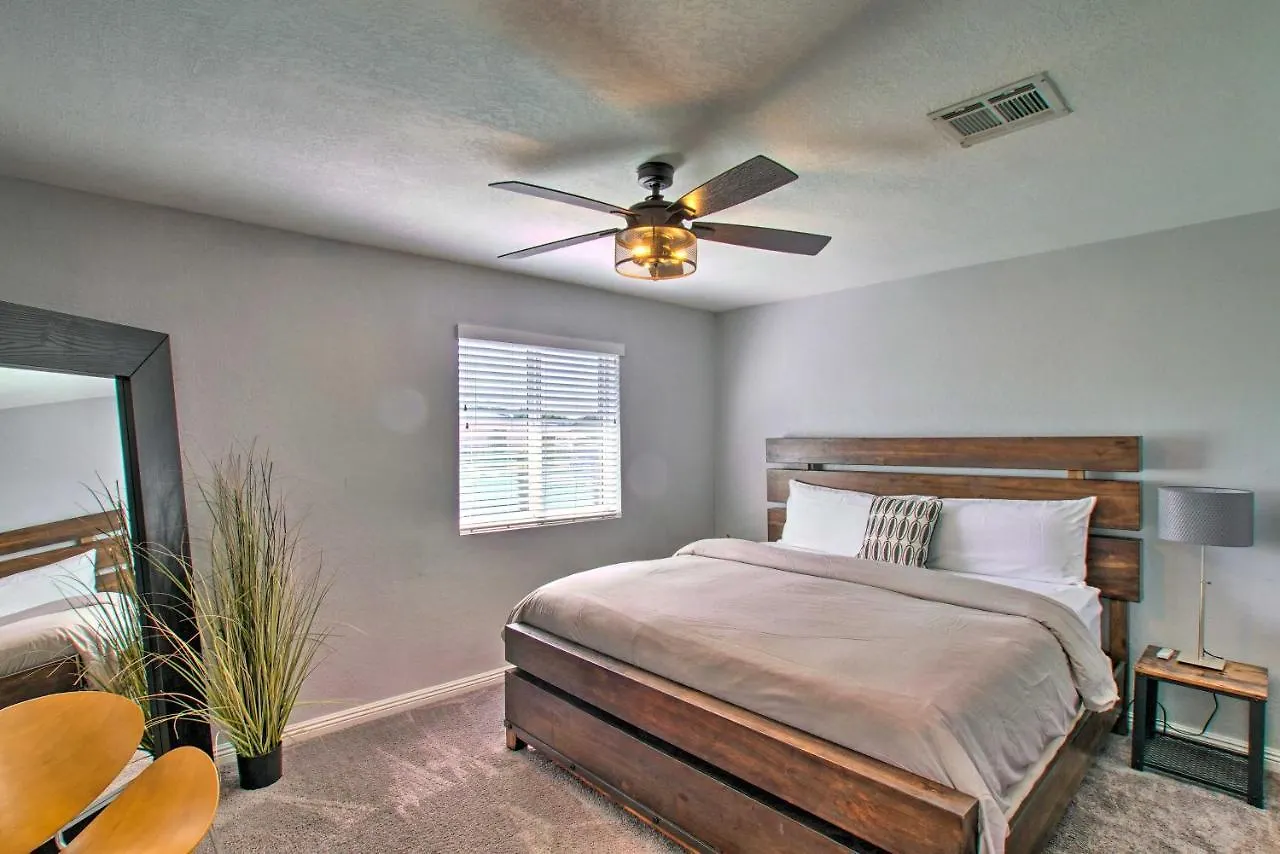 Charming Phoenix Home With Patio About 3 Miles To Dtwn!