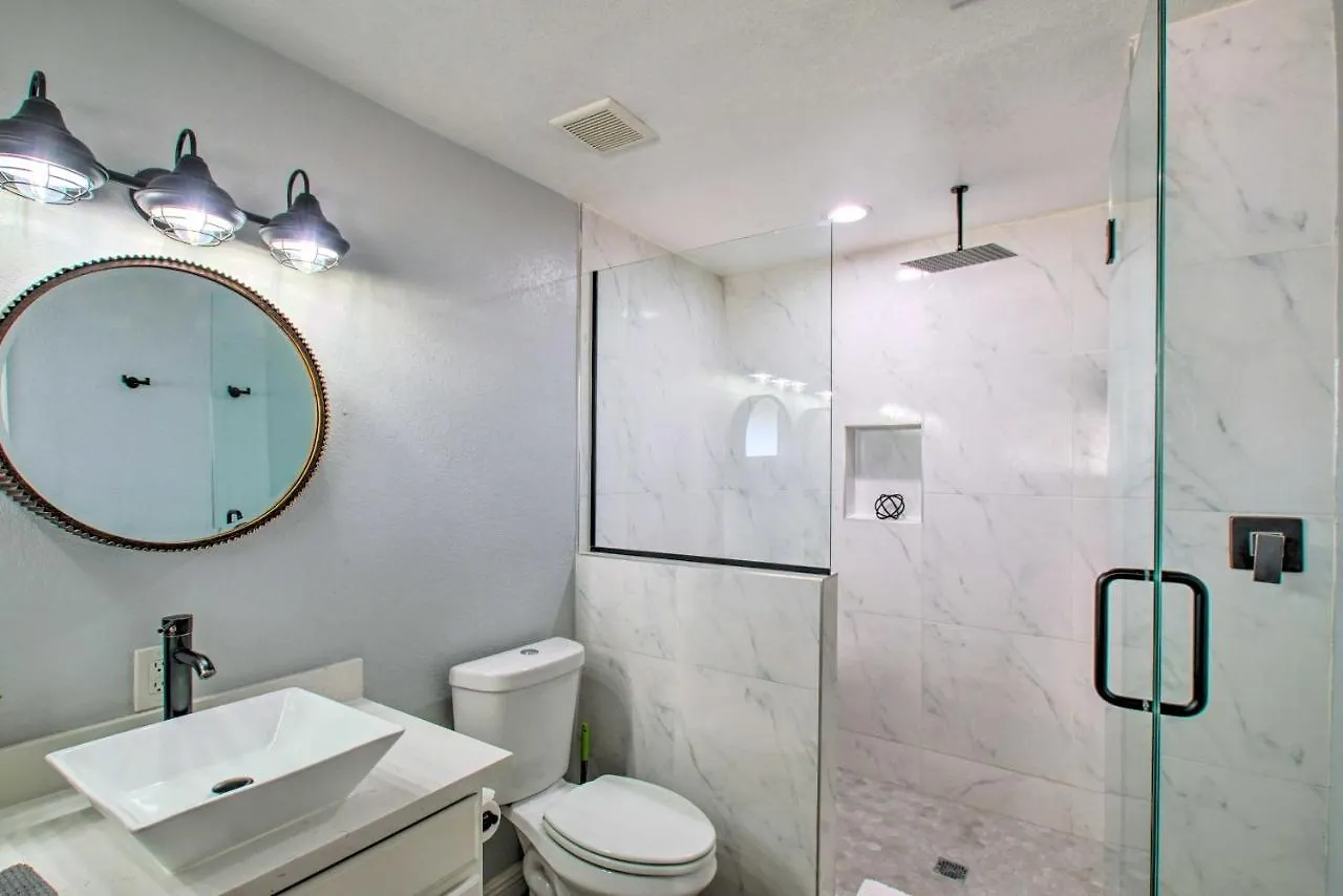 Charming Phoenix Home With Patio About 3 Miles To Dtwn!